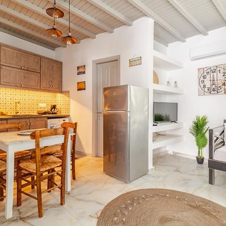 Elenitas Beach House In Ornos Екстер'єр фото