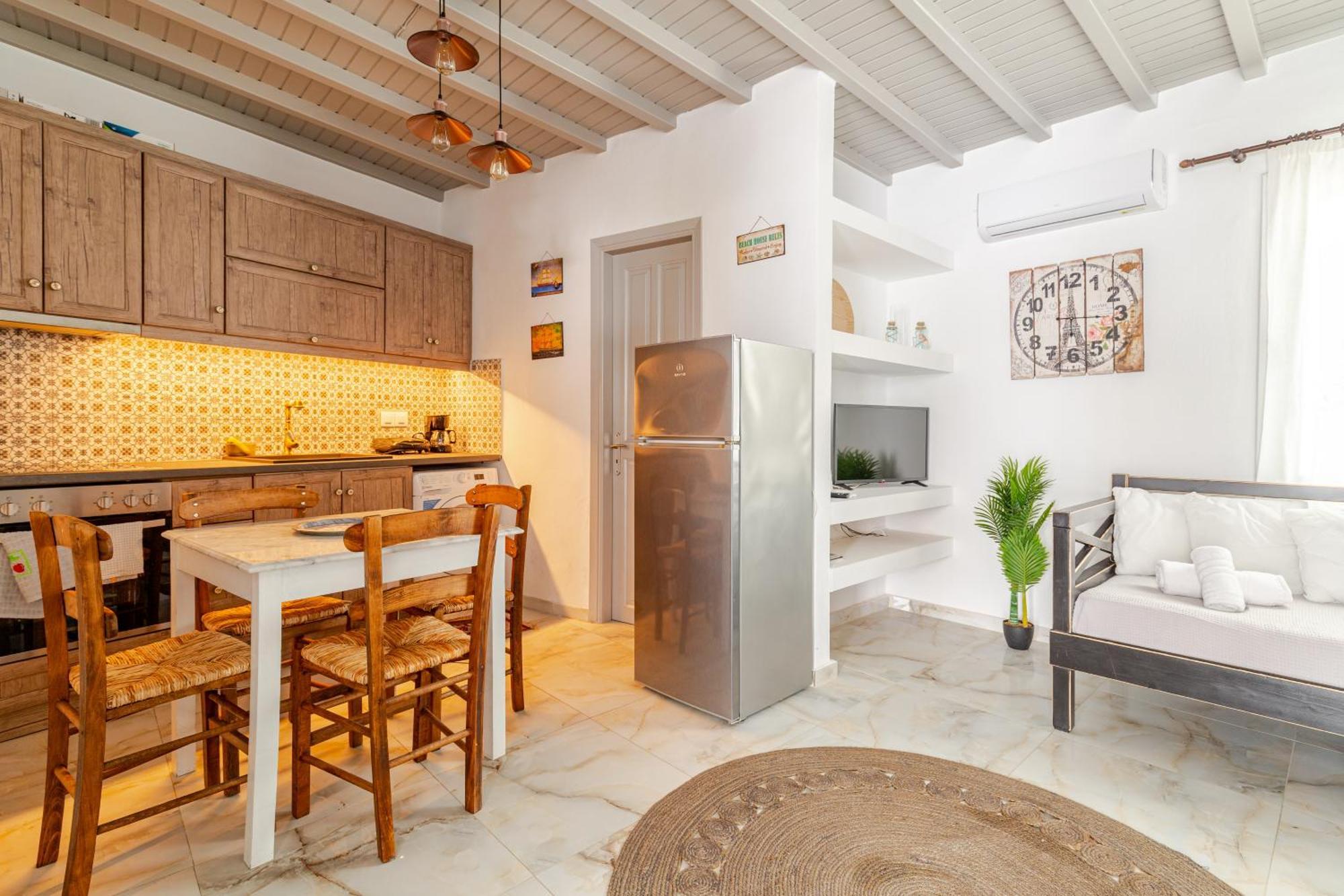 Elenitas Beach House In Ornos Екстер'єр фото