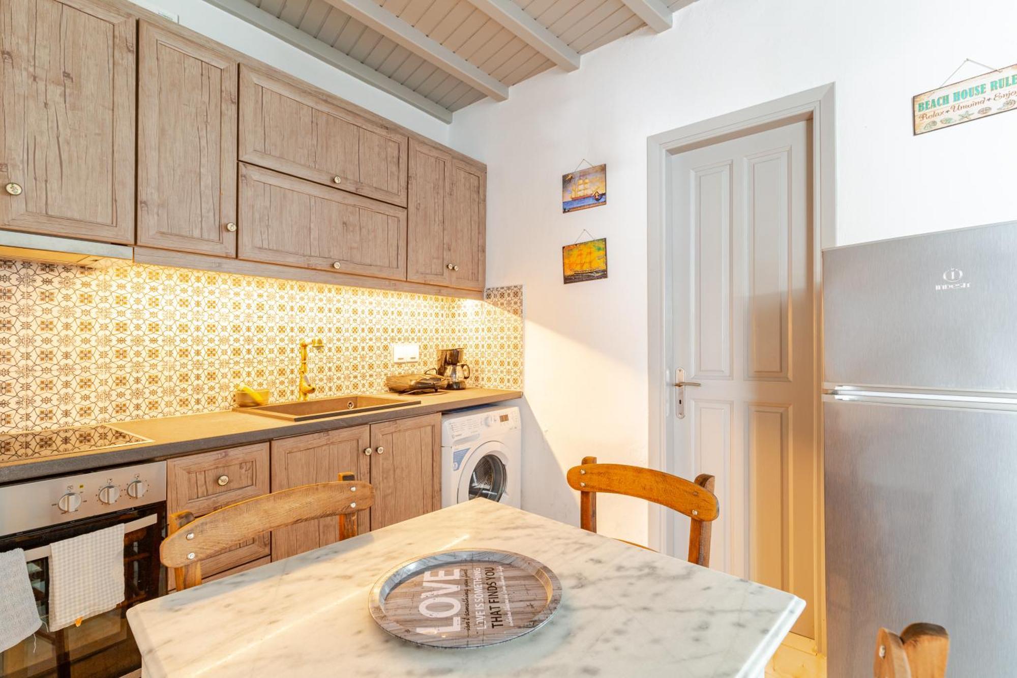 Elenitas Beach House In Ornos Екстер'єр фото