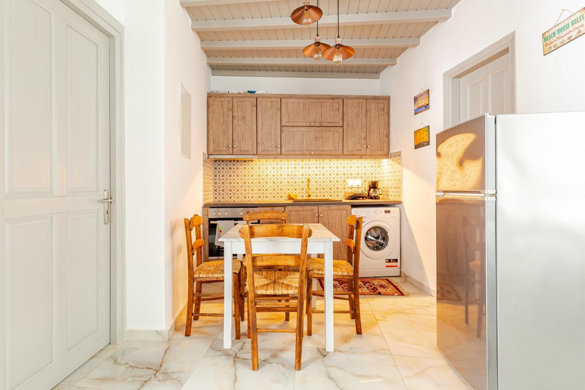 Elenitas Beach House In Ornos Екстер'єр фото