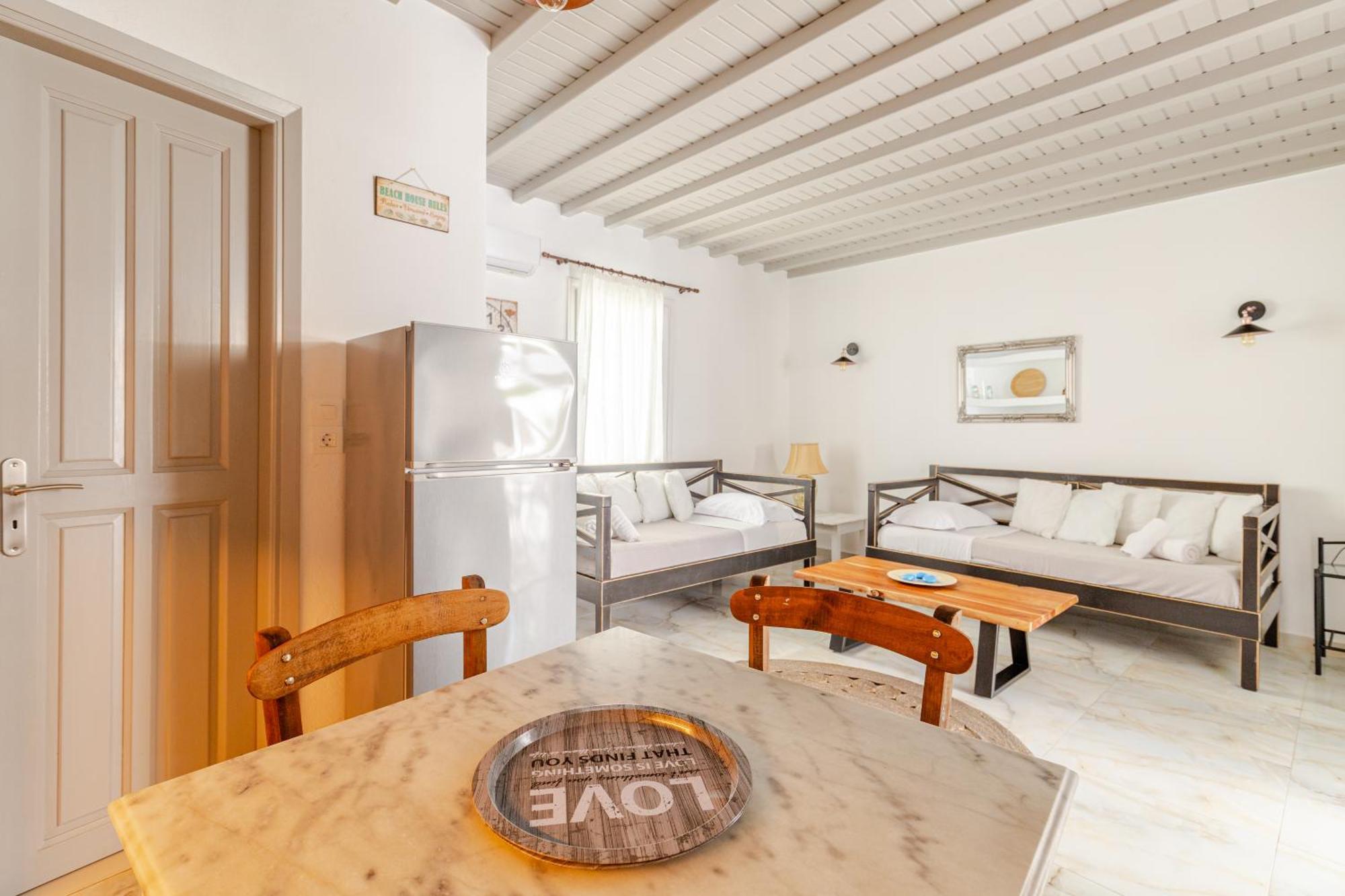 Elenitas Beach House In Ornos Екстер'єр фото